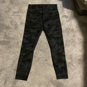 Wunder train lululemon leggings size 10, 25 inch, black camo